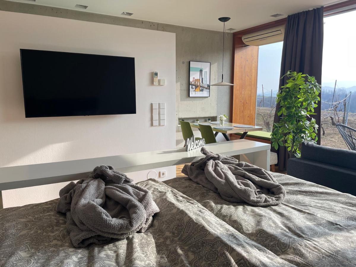 *Brandnew* Modernes Apartment In Den Weinbergen Mit Pool Und Sauna Spielfeld Eksteriør billede